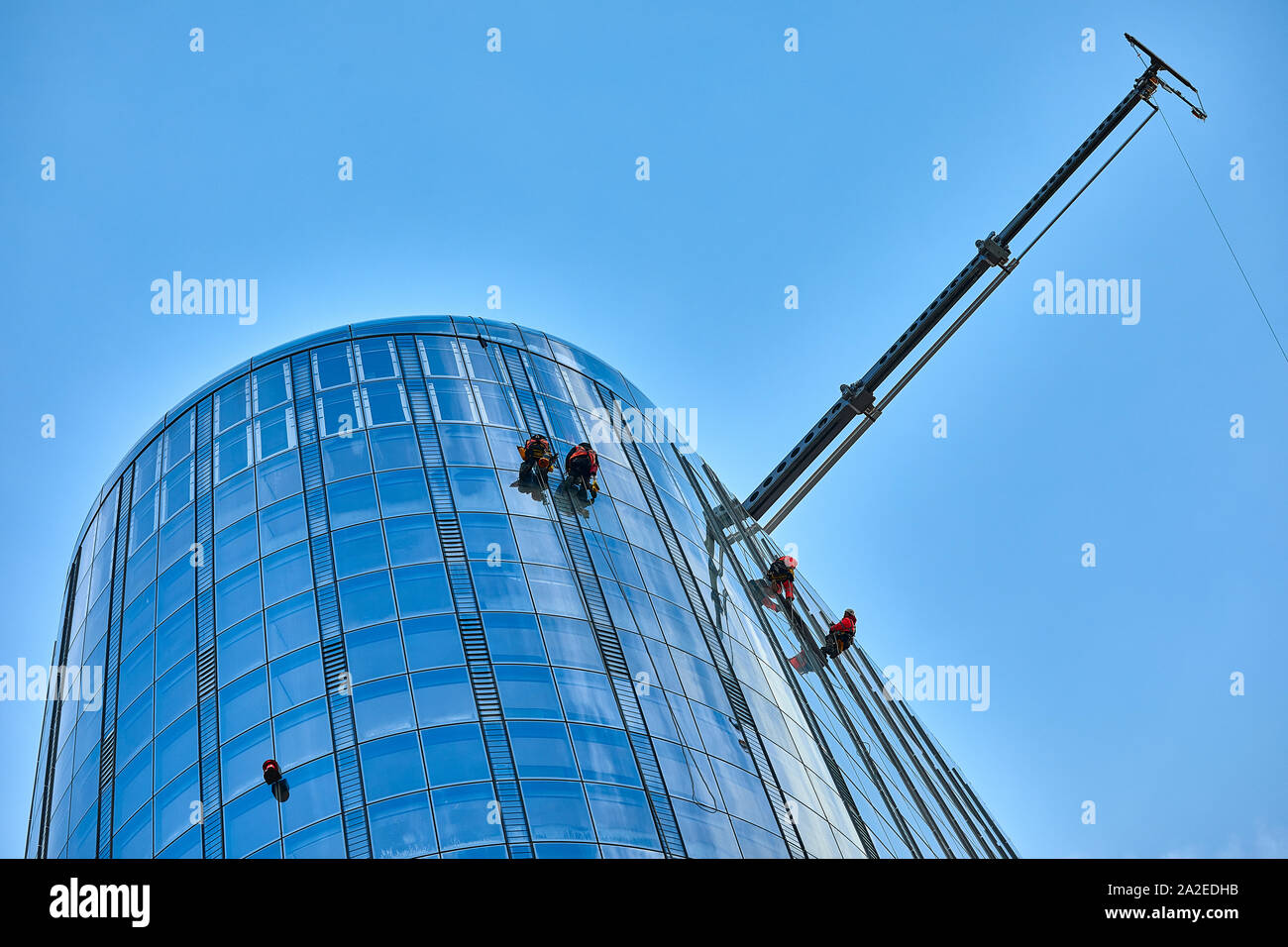 Les travailleurs d'entretien ascending Un Blackfriars, un tour de 52 étages dans Bankside. Banque D'Images