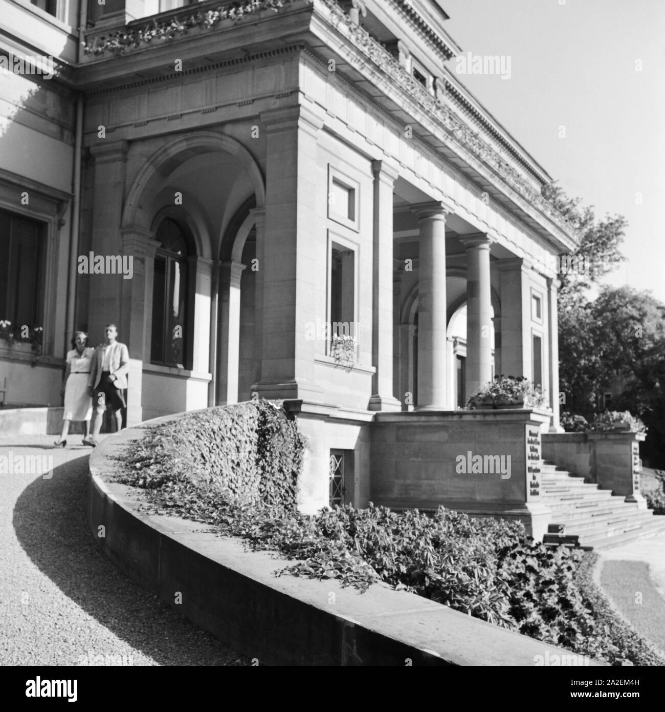 Eingangsbereich zum Haus des Auslandsdeutschtums à Stuttgart, Deutschland 1930 er Jahre. L'entrée de la maison de traditions nationales à l'étranger allemand à Stuttgart, Allemagne 1930. Banque D'Images