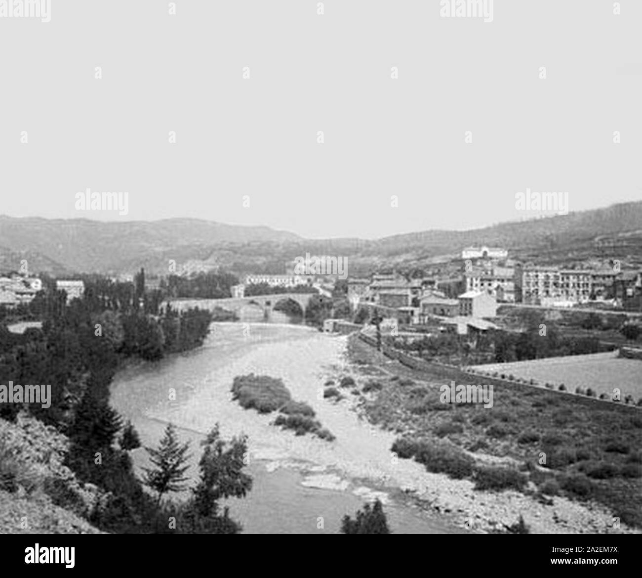 El riu Ter al seu pas par Sant Quirze de Besora je l'al fons (extrait). Banque D'Images