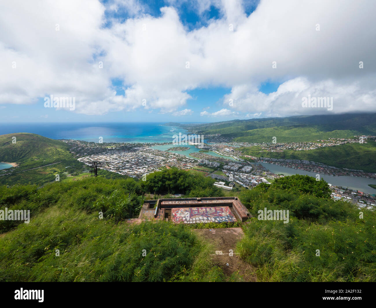 Un grand angle de visualisation d'Hawaii Kai depuis le haut de Koko Head Trail. Banque D'Images