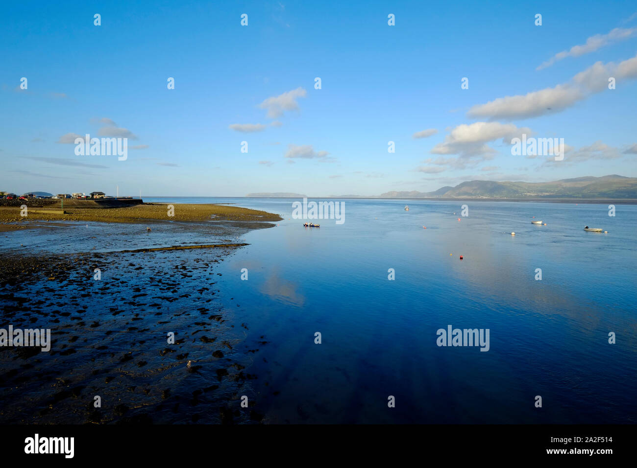 Avis de Moorabbin Pier de l'Anglesea droites Menai à marée basse sur une journée ensoleillée de beau temps avec ciel bleu Banque D'Images