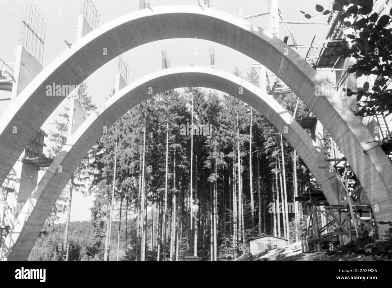 Der Bau eines neuen Eisenbahnbrücke à Stuttgart, Deutschland 1930er Jahre. La construction d'un nouveau pont ferroviaire de Stuttgart, Allemagne 1930. Banque D'Images