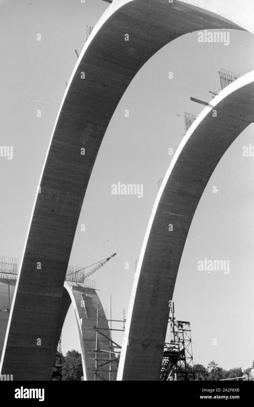 Der Bau eines neuen Eisenbahnbrücke à Stuttgart, Deutschland 1930er Jahre. La construction d'un nouveau pont ferroviaire de Stuttgart, Allemagne 1930. Banque D'Images