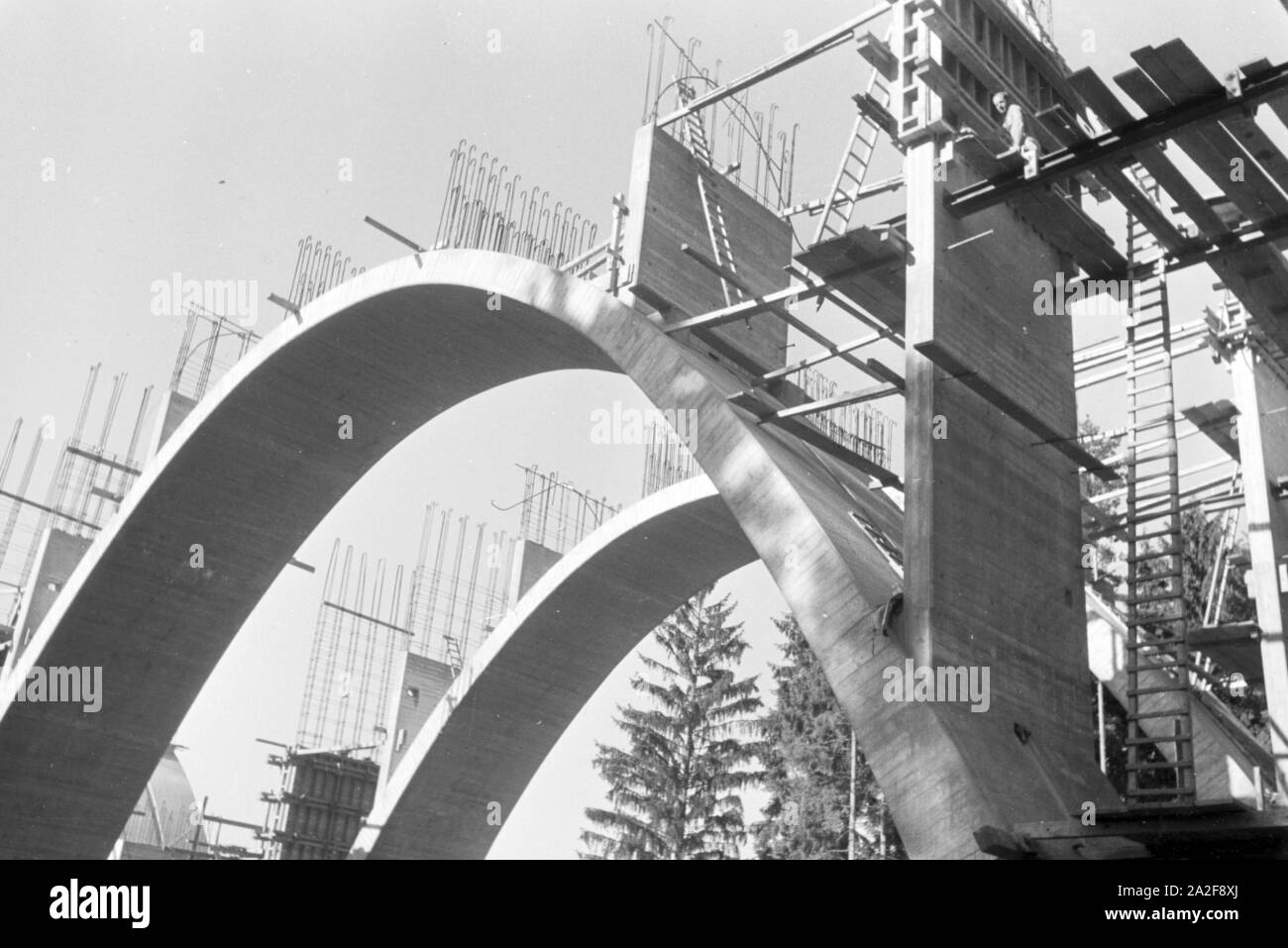 Der Bau eines neuen Eisenbahnbrücke à Stuttgart, Deutschland 1930er Jahre. La construction d'un nouveau pont ferroviaire de Stuttgart, Allemagne 1930. Banque D'Images