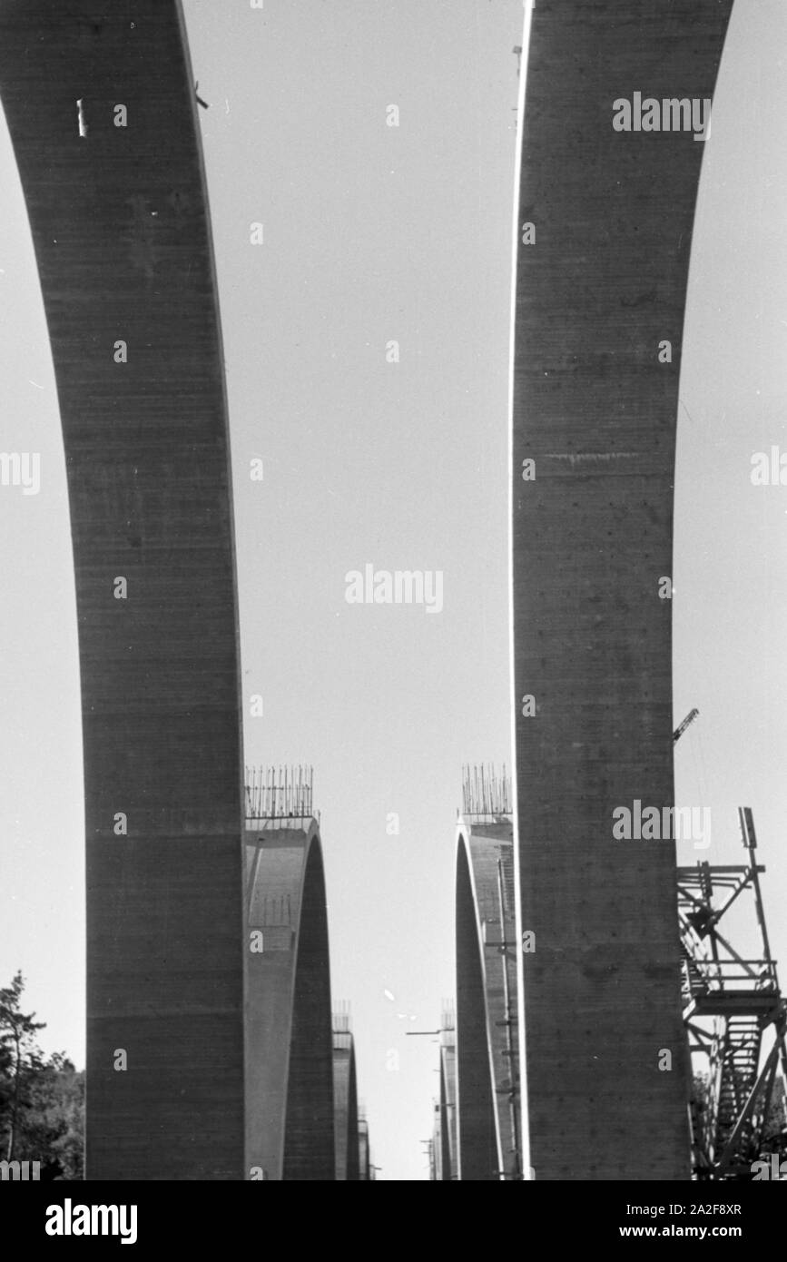 Der Bau eines neuen Eisenbahnbrücke à Stuttgart, Deutschland 1930er Jahre. La construction d'un nouveau pont ferroviaire de Stuttgart, Allemagne 1930. Banque D'Images