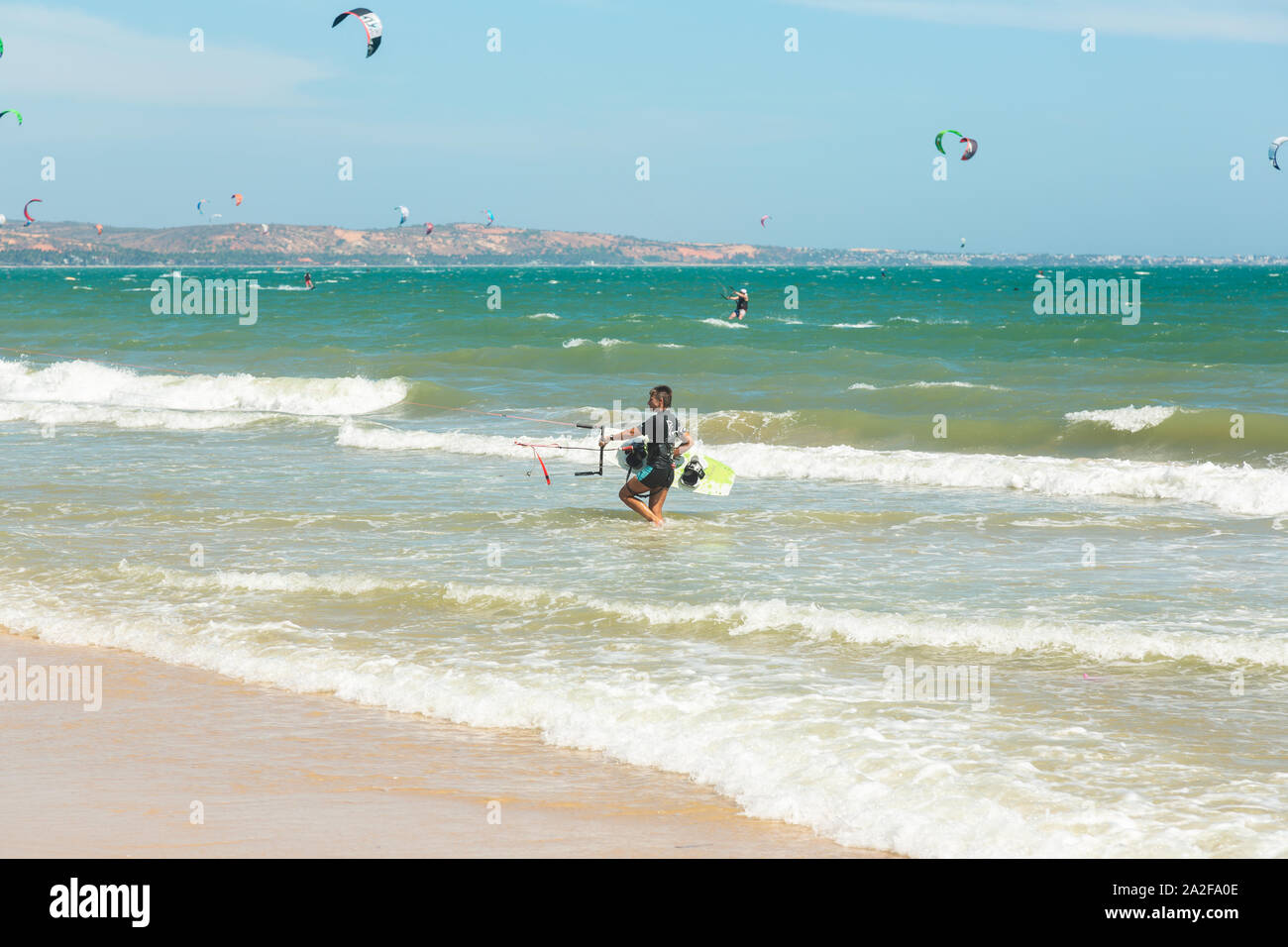 Vagues au Vietnam en saison de Kitesurfing Banque D'Images