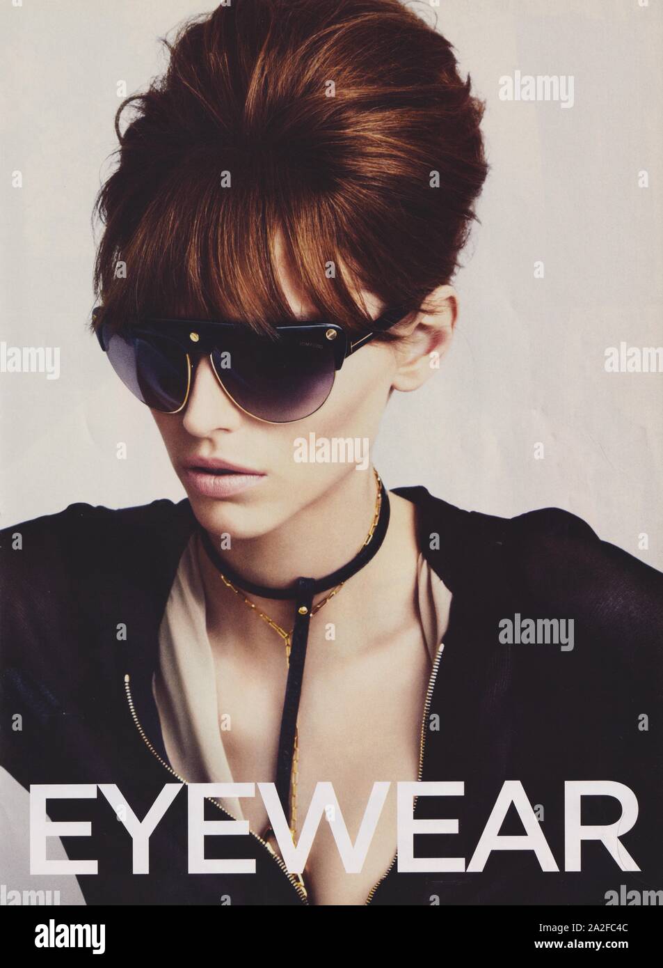 Affiche Publicitaire Tom Ford Eyewear Maison De Mode Dans Le Magazine Papier De 13 Ans Publicite Publicite Creative Des Annees 10 Photo Stock Alamy