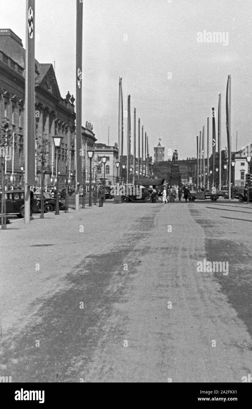 Blick zum Roten Rathaus à Berlin, Deutschland 1930er Jahre. Vue de la Rotes Rathaus l'hôtel de ville à Berlin, Allemagne 1930. Banque D'Images