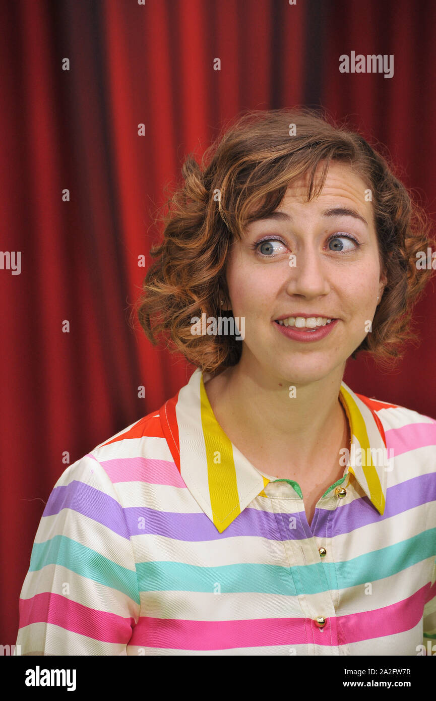 LOS ANGELES, CA. 12 novembre 2011 : Kristen Schaal lors de la première mondiale de "Les Muppets" au El Capitan Theatre, à Hollywood. © 2011 Paul Smith / Featureflash Banque D'Images