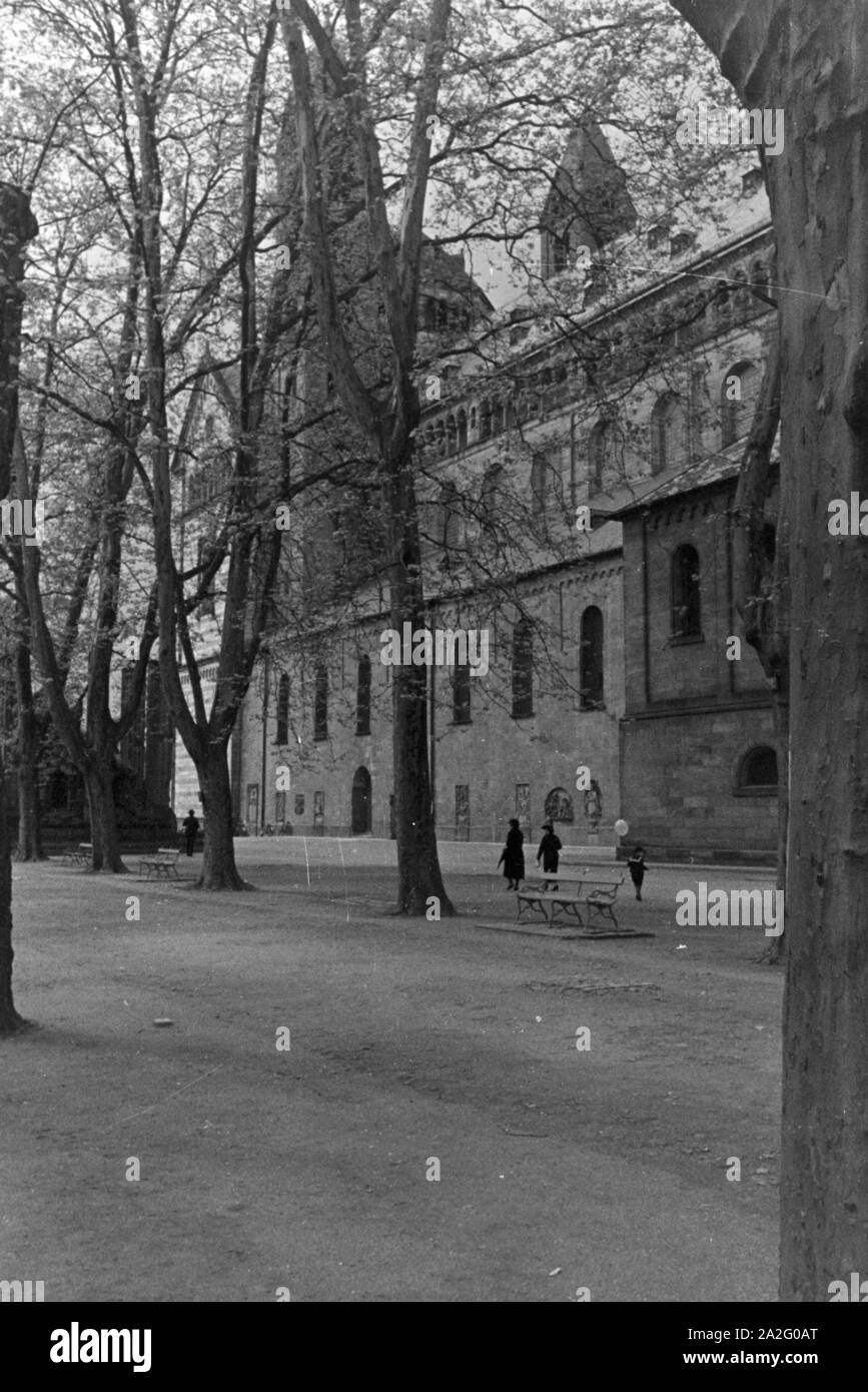 Ein Ausflug zum Speyerer Dom, Deutsches Reich 1930er Jahre. Une excursion à la cathédrale de Speyer, Allemagne 1930. Banque D'Images