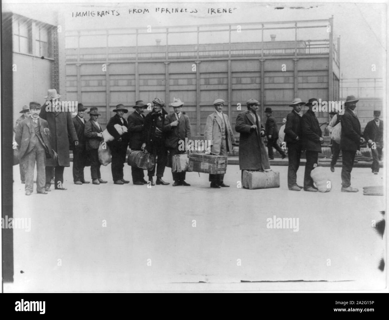 Ellis Island, N.Y. - les immigrants de "Princess Irene' Banque D'Images