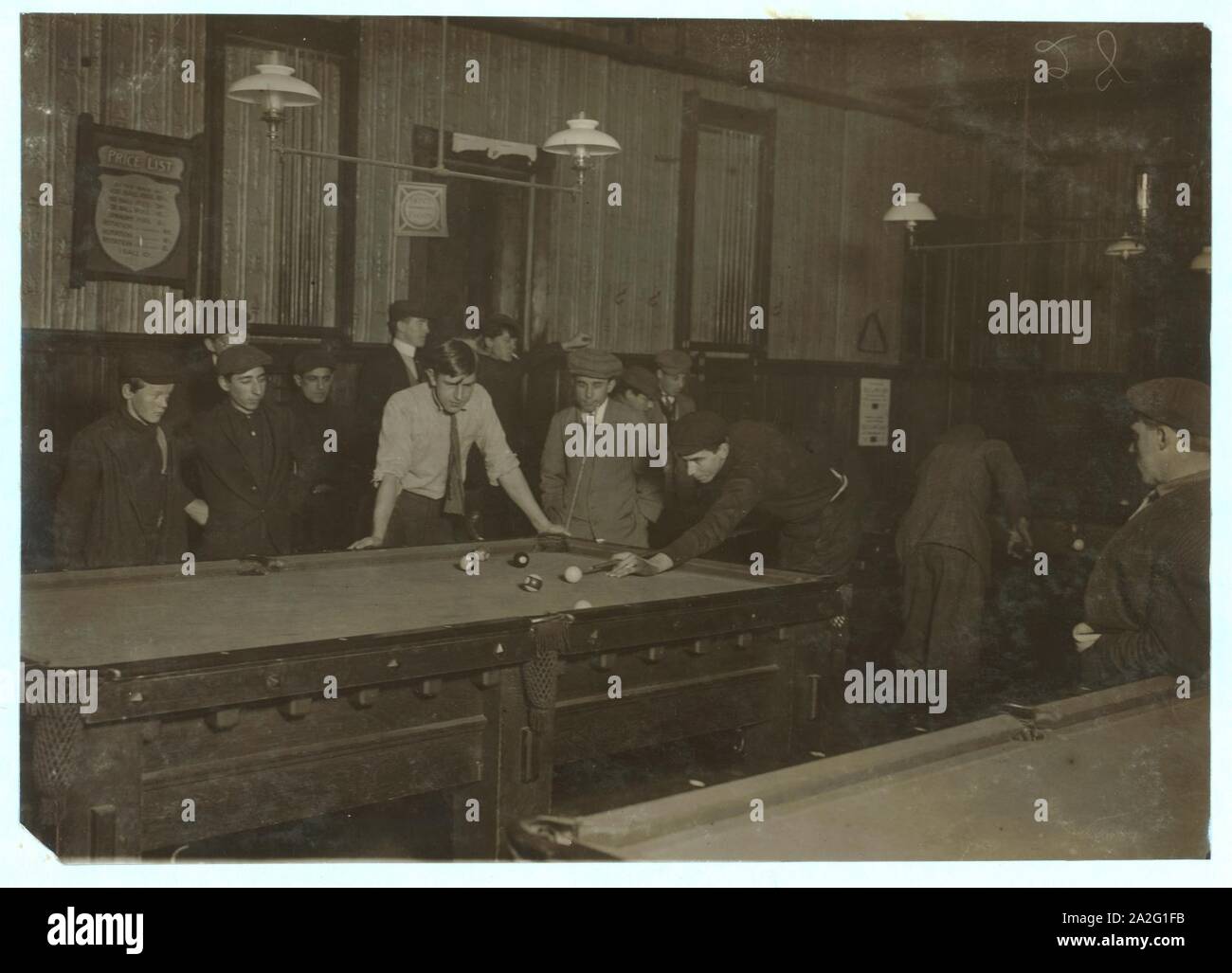 Salle de billard de l'orme (intérieur)- Nathan Sher, 69 Walden St. William Donovan, Orme, salle de billard. George, 28, rue de l'Orme (l'axe le plus jeune garçon). Bill Simmons (manager). Frank Worcester, 28, rue de l'Orme Alton Tripp, 31 Banque D'Images