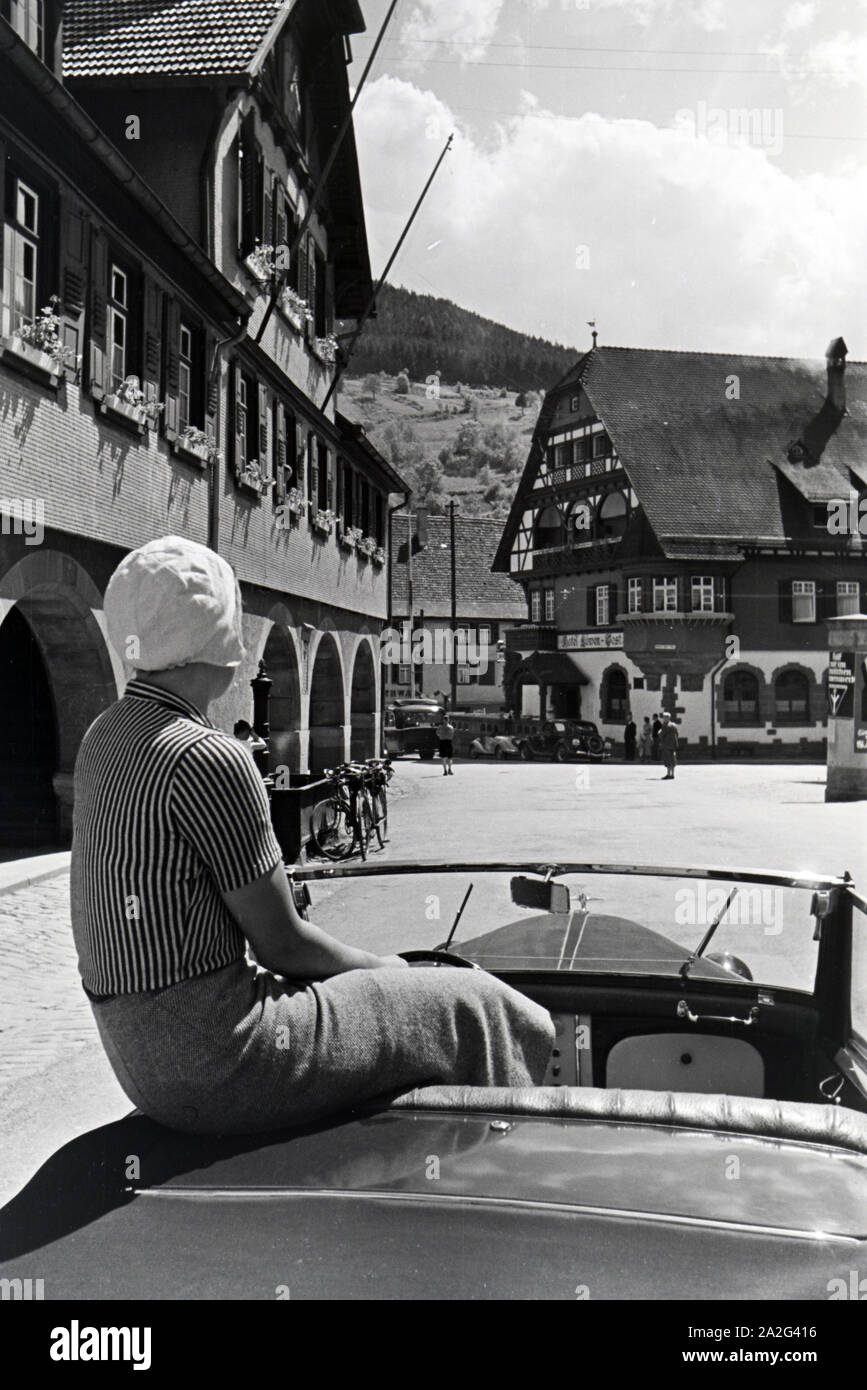 Ein Ausflug nach Alpirsbach im Schwarzwald, Deutsches Reich 1930er Jahre. Une excursion à Hornberg en Forêt-Noire, Allemagne 1930. Banque D'Images