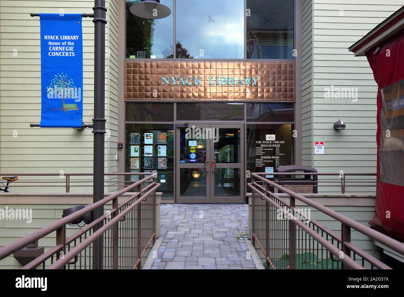 L'entrée du pont Bibliothèque Nyack, 59 South Broadway, Nyack, NY Banque D'Images