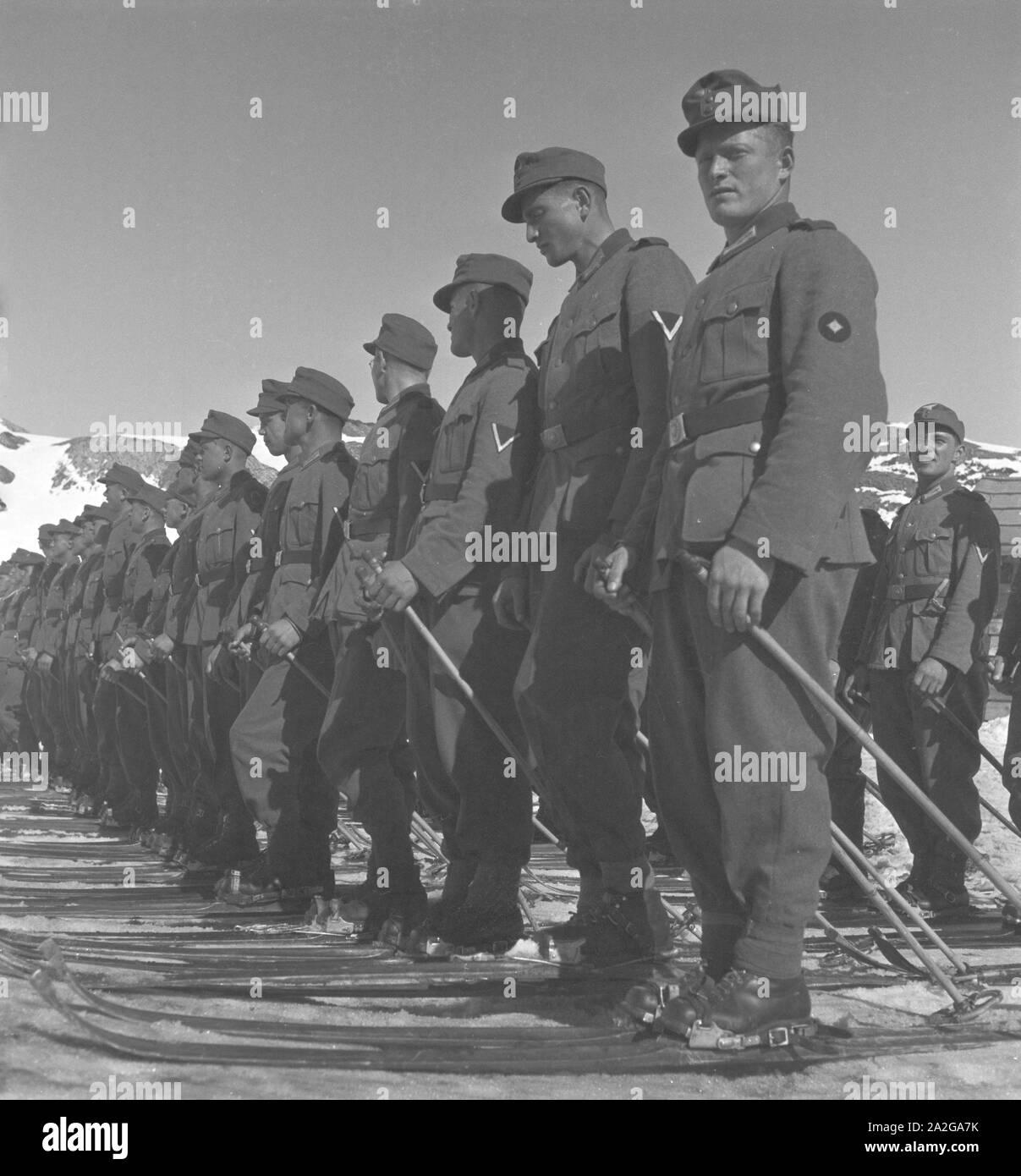 Gebirgsjäger in einem Skigebiet in Bayern, Deutsches Reich 1930er Jahre. L'infanterie de montagne dans une région de ski en Bavière, Allemagne, 1930. Banque D'Images