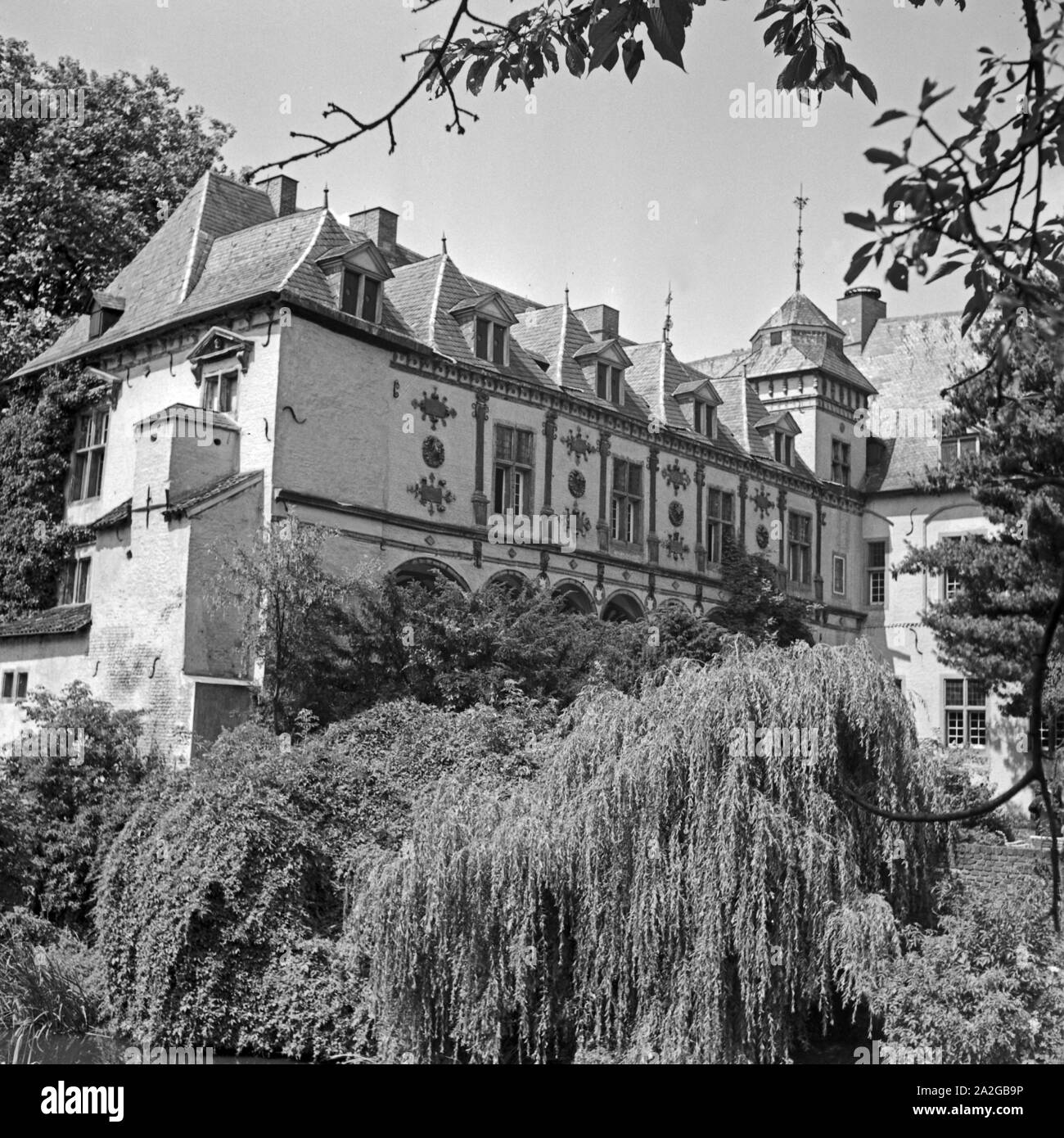 Schloß Rheydt dans Gladbach, Deutschland 1930 er Jahre. Le château Schloss Rheydt à Gladbach, Allemagne 1930. Banque D'Images