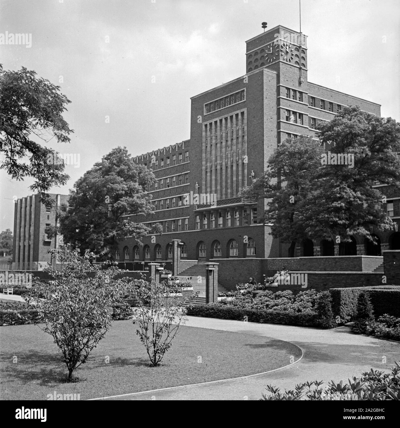 Das Rathaus in der Innenstadt von Deutschland, Oberhausen 1930 er Jahre. L'hôtel de ville d'Oberhausen, Allemagne 1930. Banque D'Images