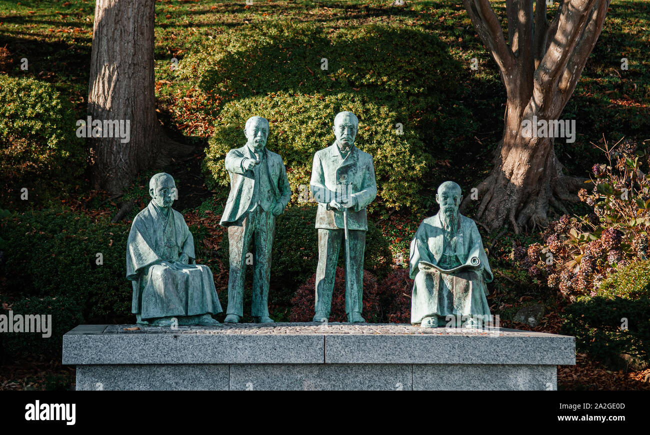 DEC 2, 2018, Hakodate JAPON -statue en bronze de quatre grandes ville Hakodate Motomachi au monument fondateur park - Vieux Public Hall Banque D'Images