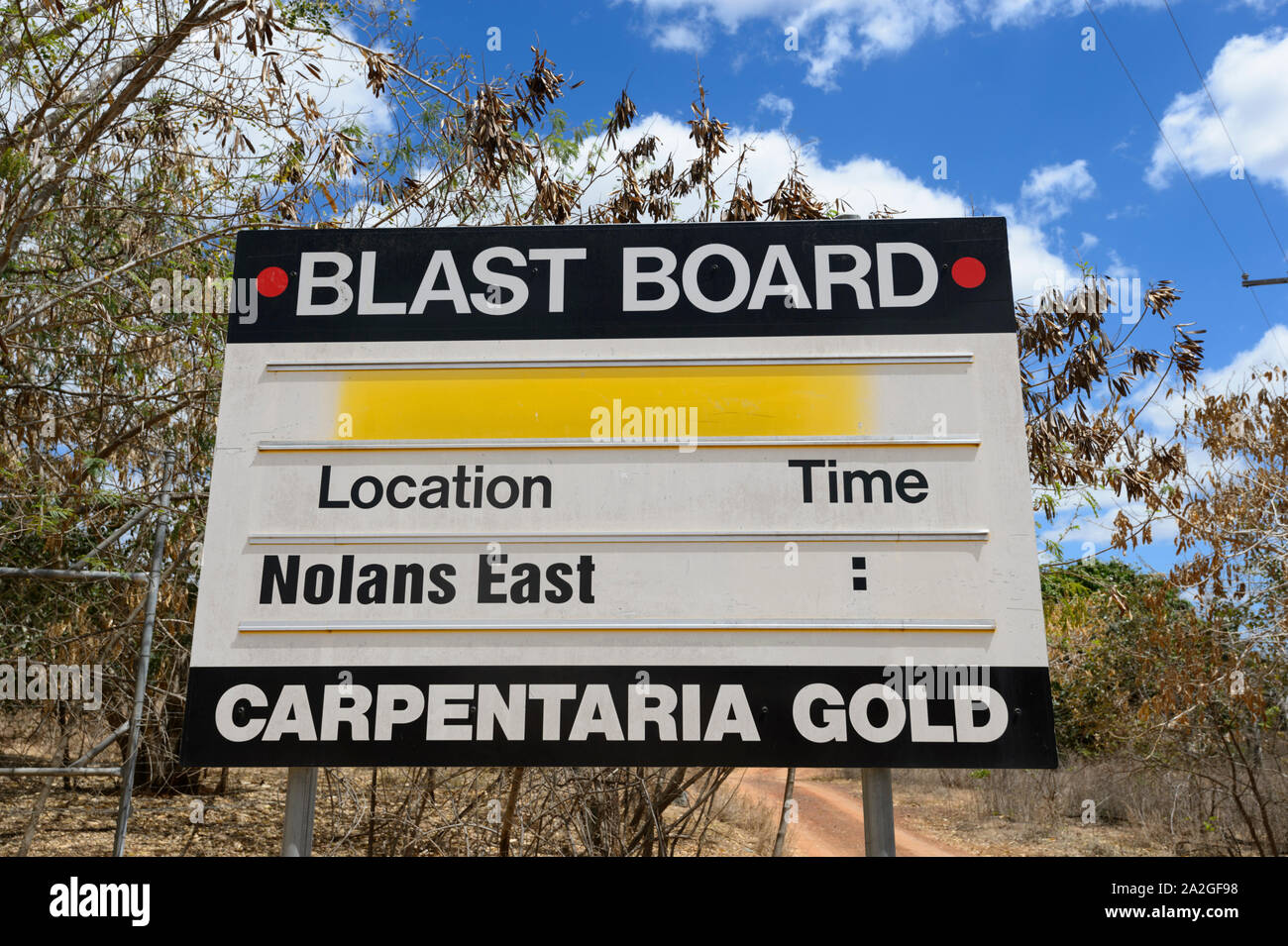 Avertissement du conseil d'explosion fois administré par Carpentarie Mines d'or dans la petite ville rurale de Ravenswood, Queensland, Queensland, Australie Banque D'Images