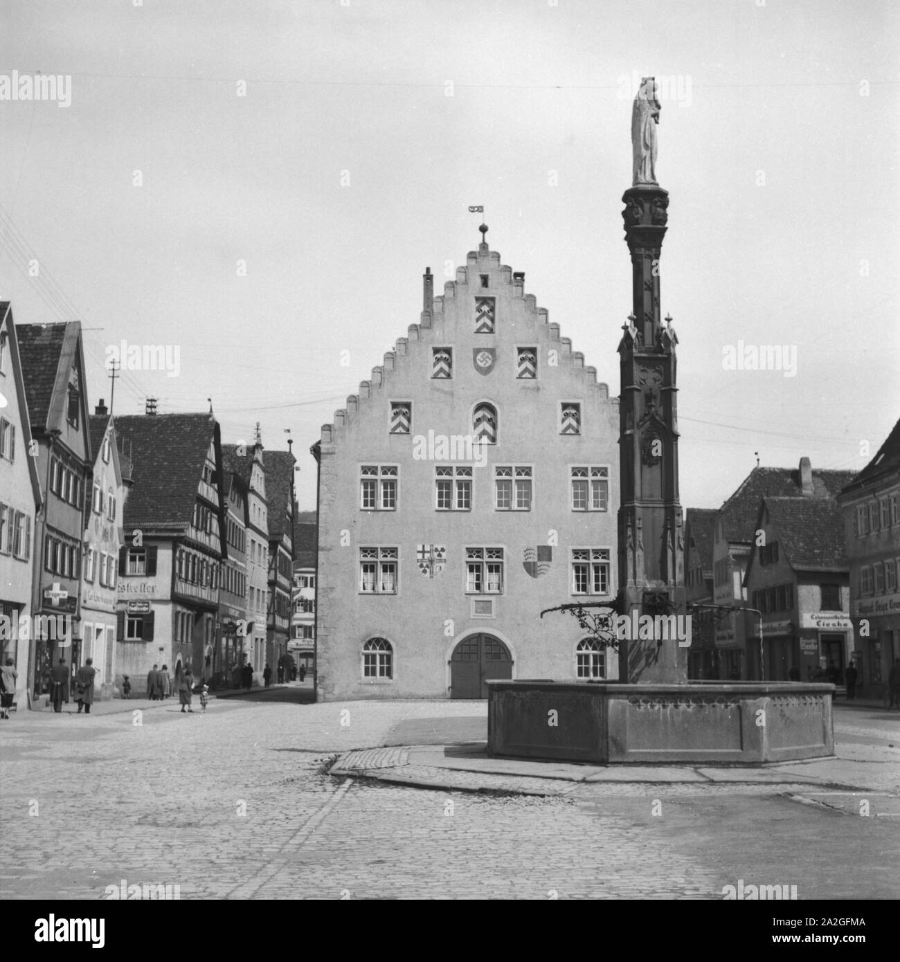 Rathaus mit Brunnen de Bad Mergentheim, Deutschland 1930 er Jahre. Fontaine et l'hôtel de ville à Bad Mergentheim, Allemagne 1930. Banque D'Images