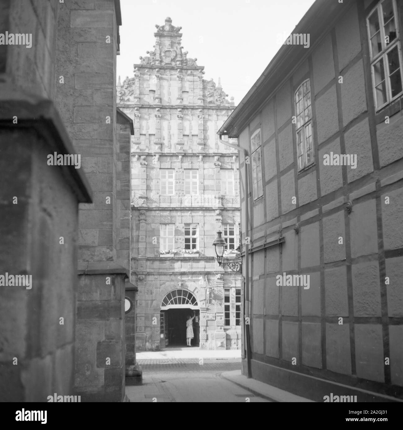 Rattenfängerhaus das in der Seilwinderstraße 2 in der Altstadt von Hameln an der Weser, Deutschland 1930er Jahre. Pied Piper's House à l'Engestrasse street dans la vieille ville de Hameln le fleuve Weser, Allemagne 1930. Banque D'Images