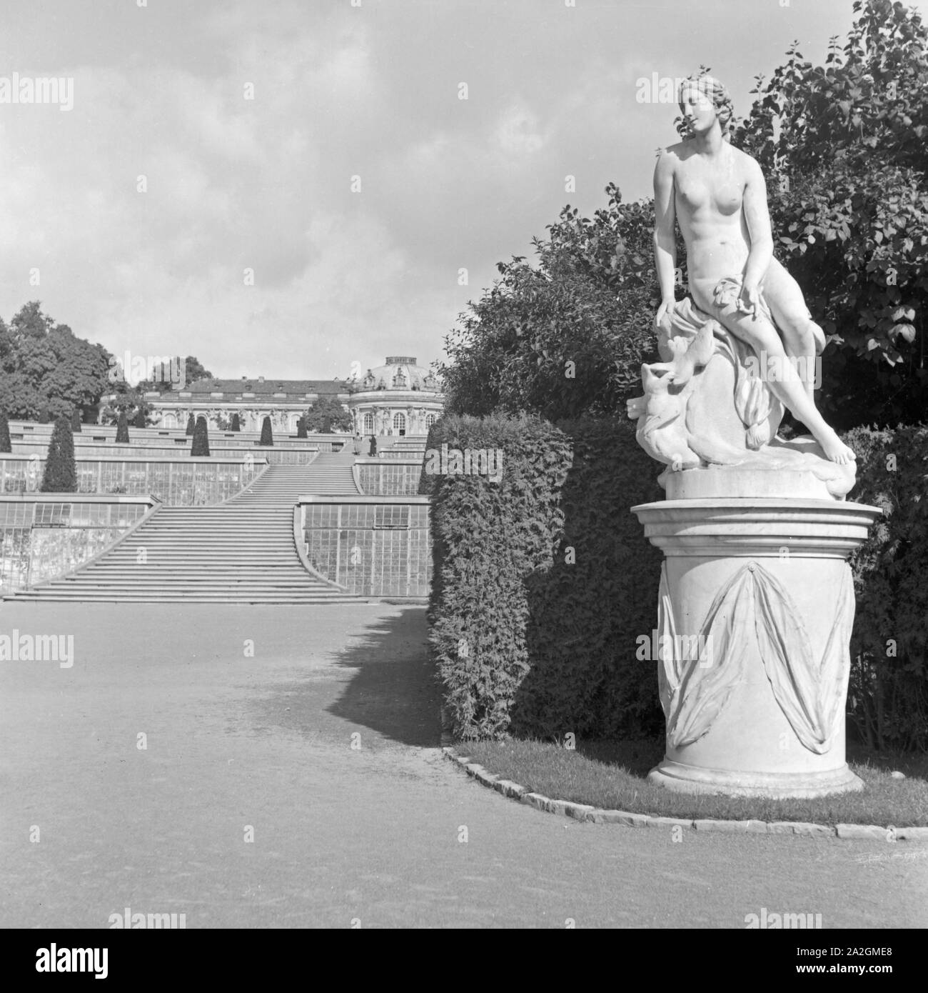 Im Park von Schloss Sanssouci de Potsdam, Deutschland 1930 er Jahre. Dans les jardins du château de Sanssouci à Potsdam, Allemagne 1930. Banque D'Images
