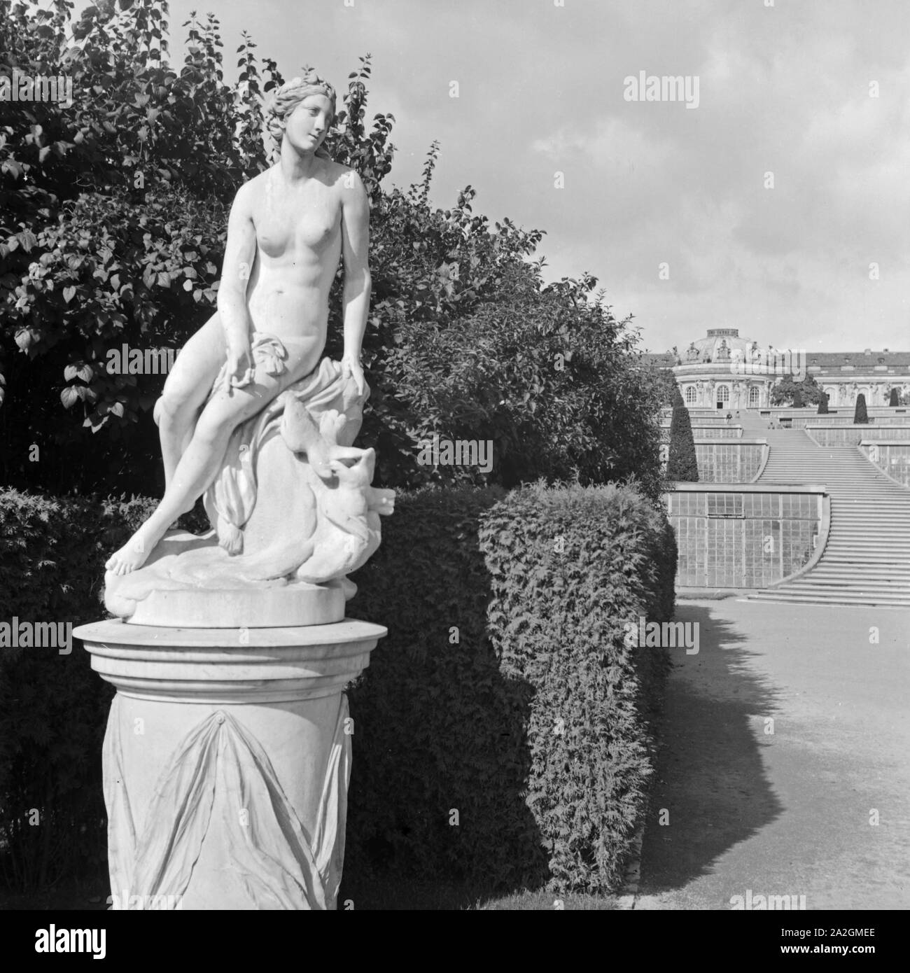 Im Park von Schloss Sanssouci de Potsdam, Deutschland 1930 er Jahre. Dans les jardins du château de Sanssouci à Potsdam, Allemagne 1930. Banque D'Images