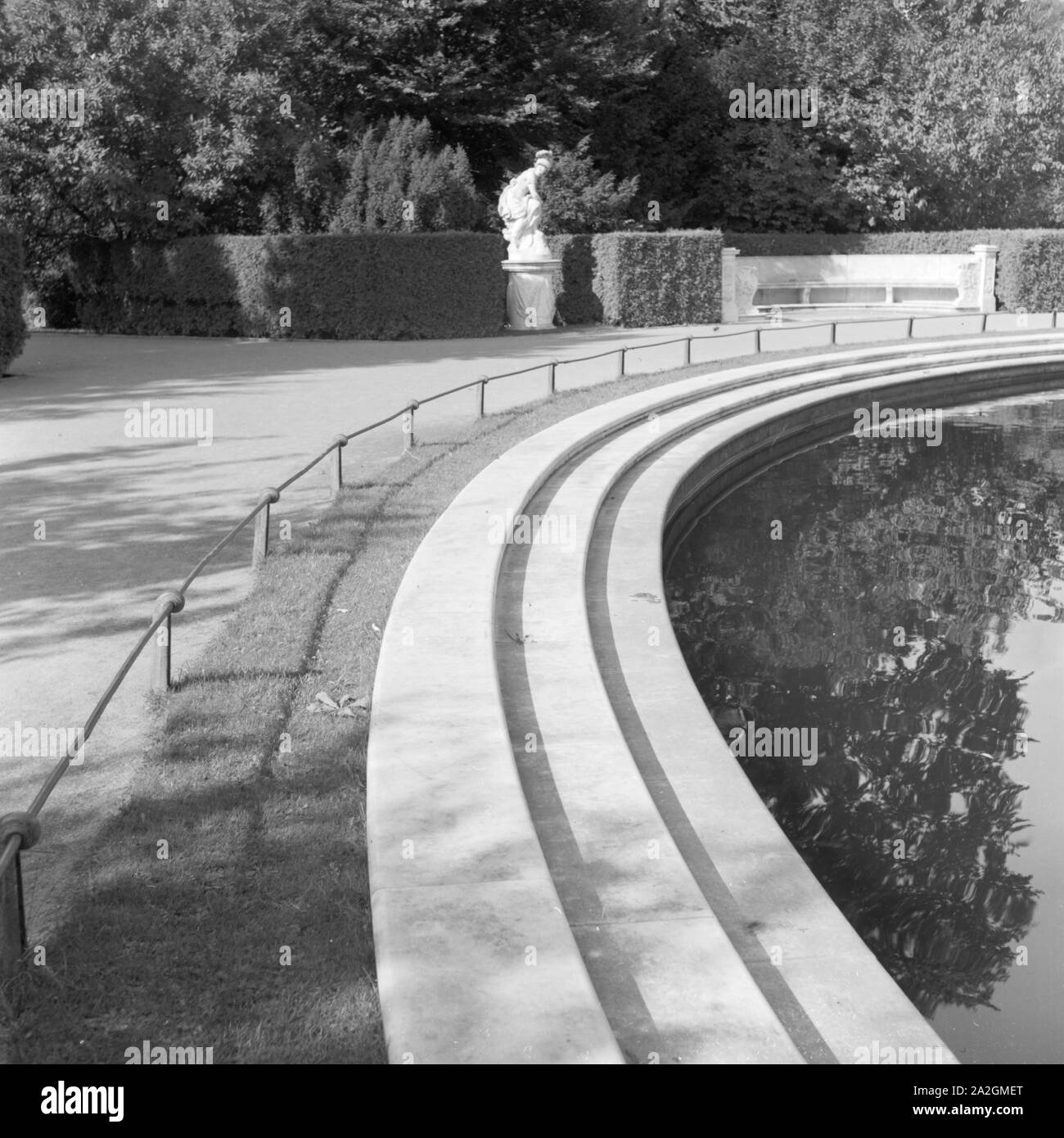 Im Park von Schloss Sanssouci de Potsdam, Deutschland 1930 er Jahre. Dans les jardins du château de Sanssouci à Potsdam, Allemagne 1930. Banque D'Images