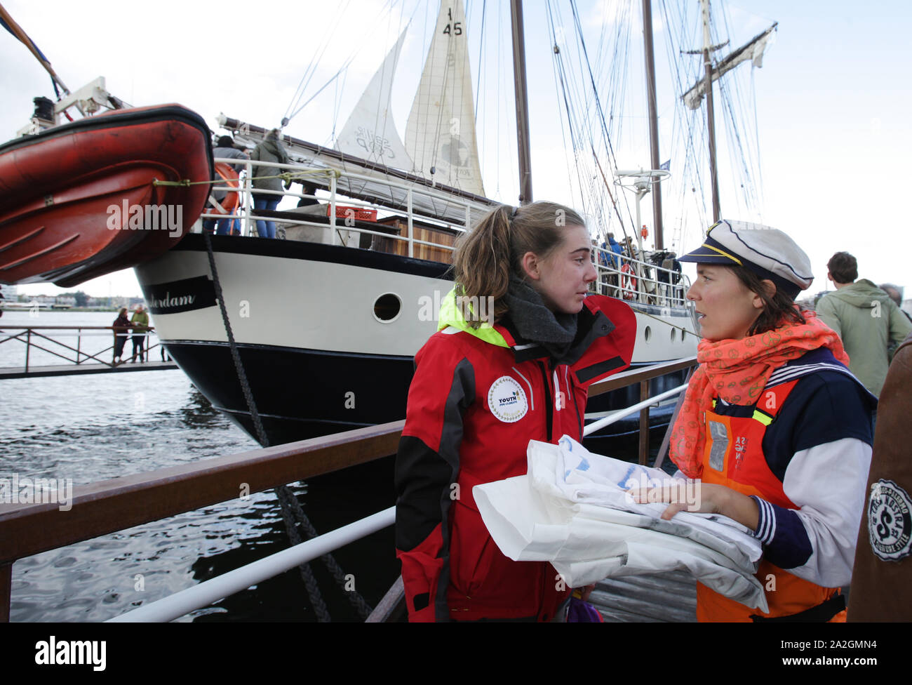 Conseil Les jeunes militants sur le voilier Regina Maris le 2 octobre 2019 à Amsterdam, Pays-Bas. Les 36 jeunes militants de toute l'Europe à la voile Banque D'Images