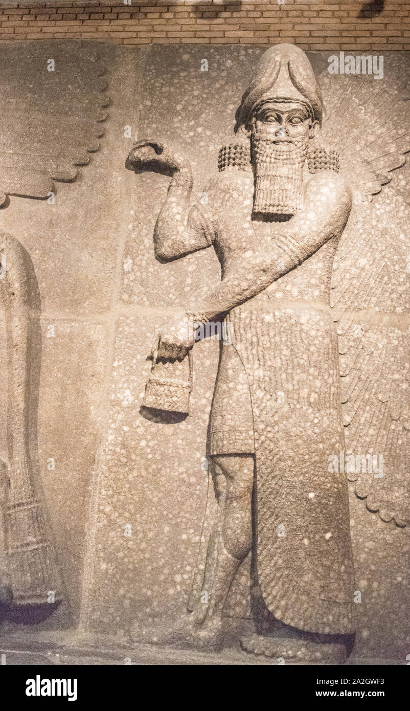L'avant-visage barbu assyrien après une statue sacrée à tête humaine winged Bull, la salle 10 du British Museum. Face à gauche. L'un d'une paire. Khorsabad. Banque D'Images