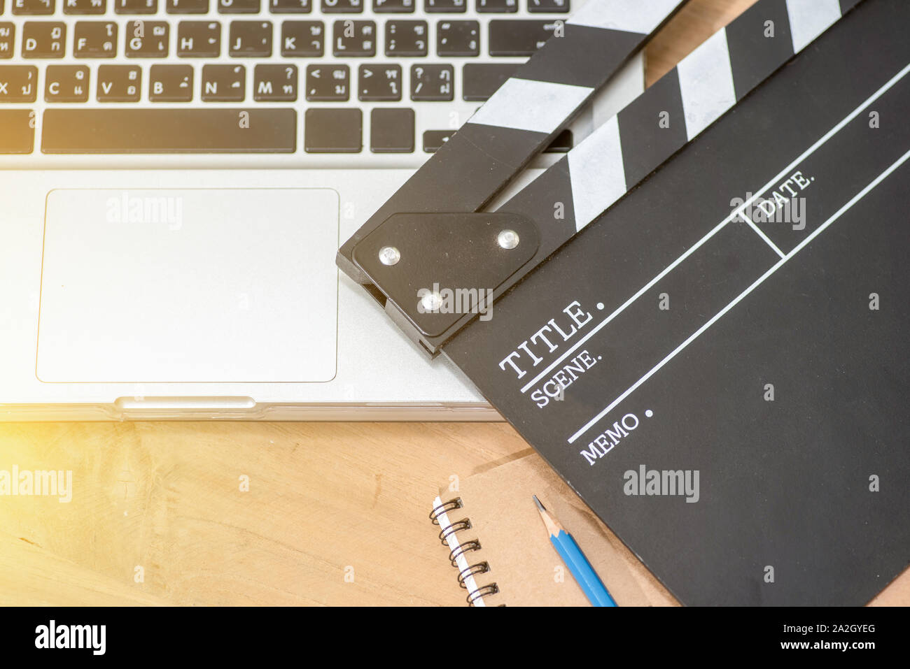 Office de Tourisme de trucs avec Movie clapper coffre Banque D'Images