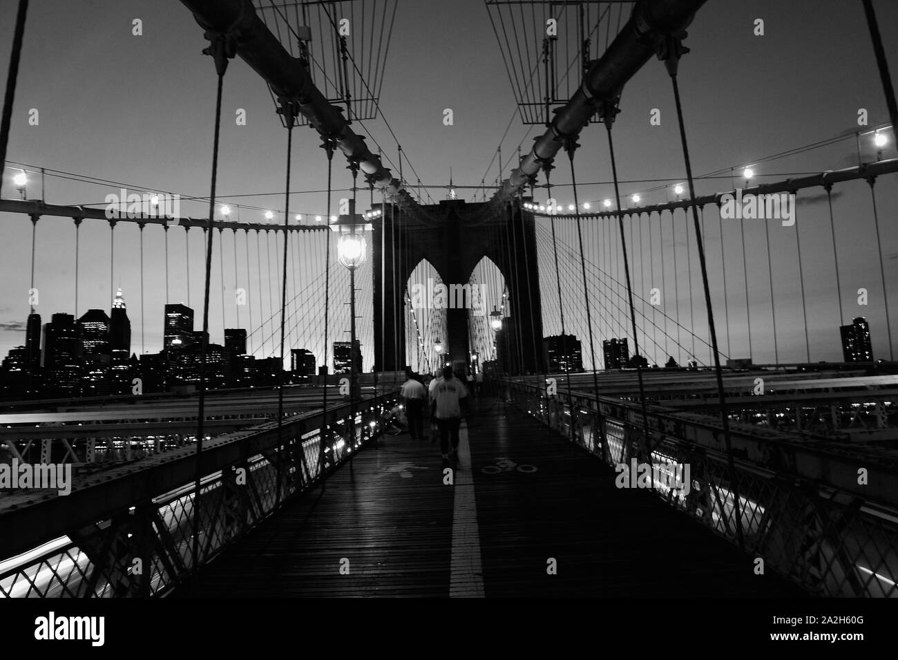 Le noir et blanc vue sur le pont de Brooklyn Banque D'Images