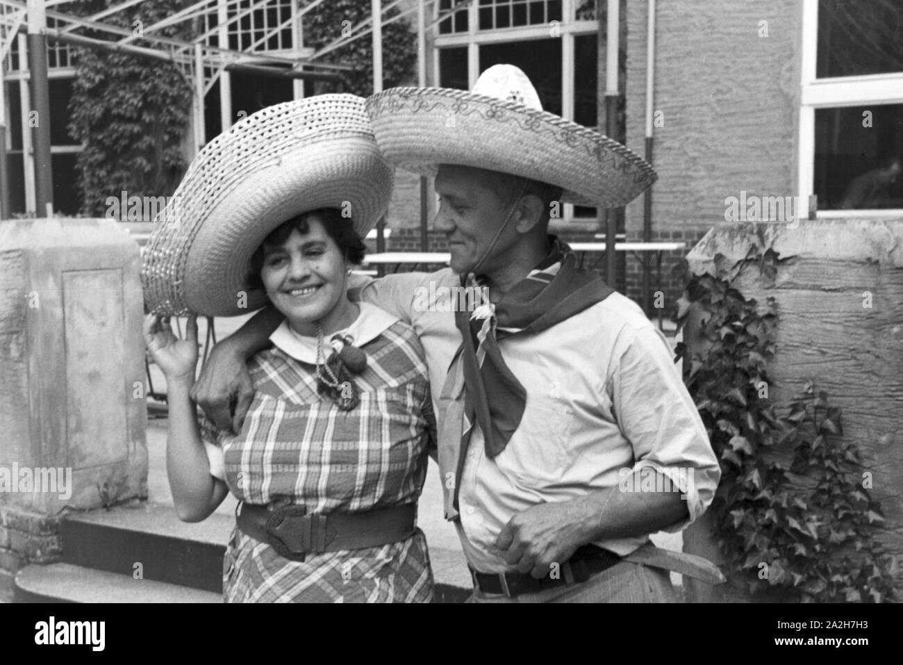 Kindheitsszenen im Deutschen Reich der 1930er Jahre. Des scènes de l'enfance en Allemagne pendant les années 1930. Banque D'Images