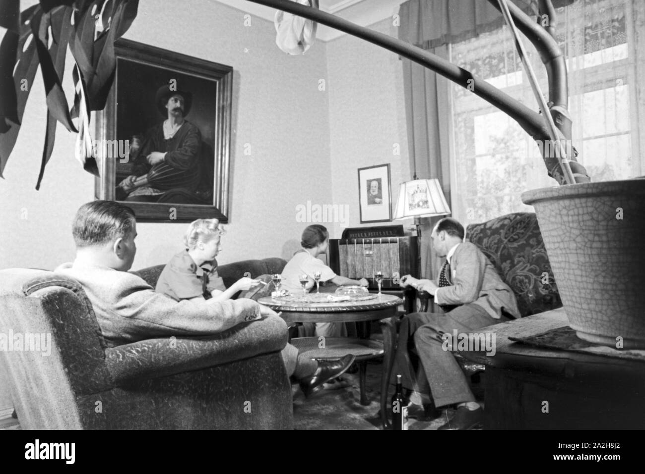 Radio sorgt für das Unterhaltungsmusik, Deutschland 1930 er Jahre. La musique apporte à la radio pour le divertissement, l'Allemagne des années 1930. Banque D'Images