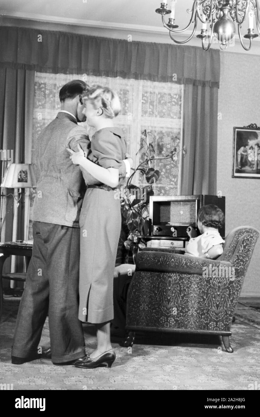 Radio sorgt für das Tanzmusik, Deutschland 1930 er Jahre. radio apporte de la musique pour danser, Allemagne 1930. Banque D'Images