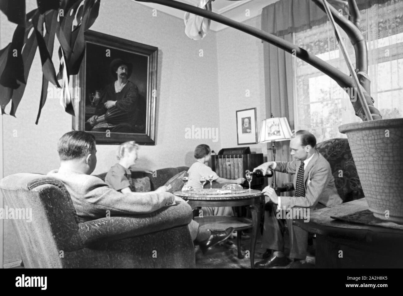 Radio sorgt für das Unterhaltungsmusik, Deutschland 1930 er Jahre. La musique apporte à la radio pour le divertissement, l'Allemagne des années 1930. Banque D'Images