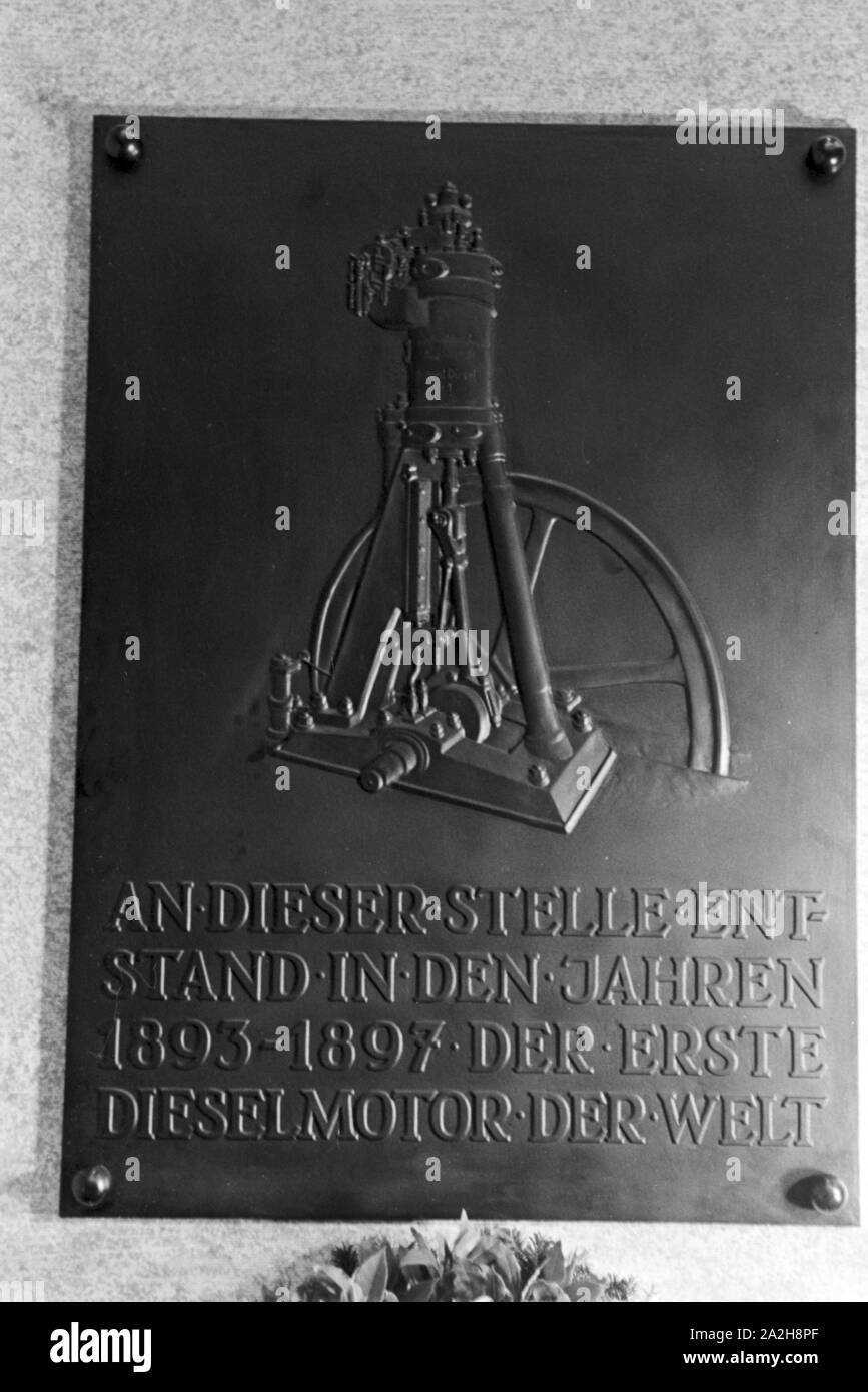 Gedenkplatte Dieselfeier bei der man im Werk à Augsbourg, Deutschland 1930 er Jahre. Plaque commémorative sur le gazole à l'anniversaire de l'usine MAN à Augsbourg, Allemagne 1930. Banque D'Images