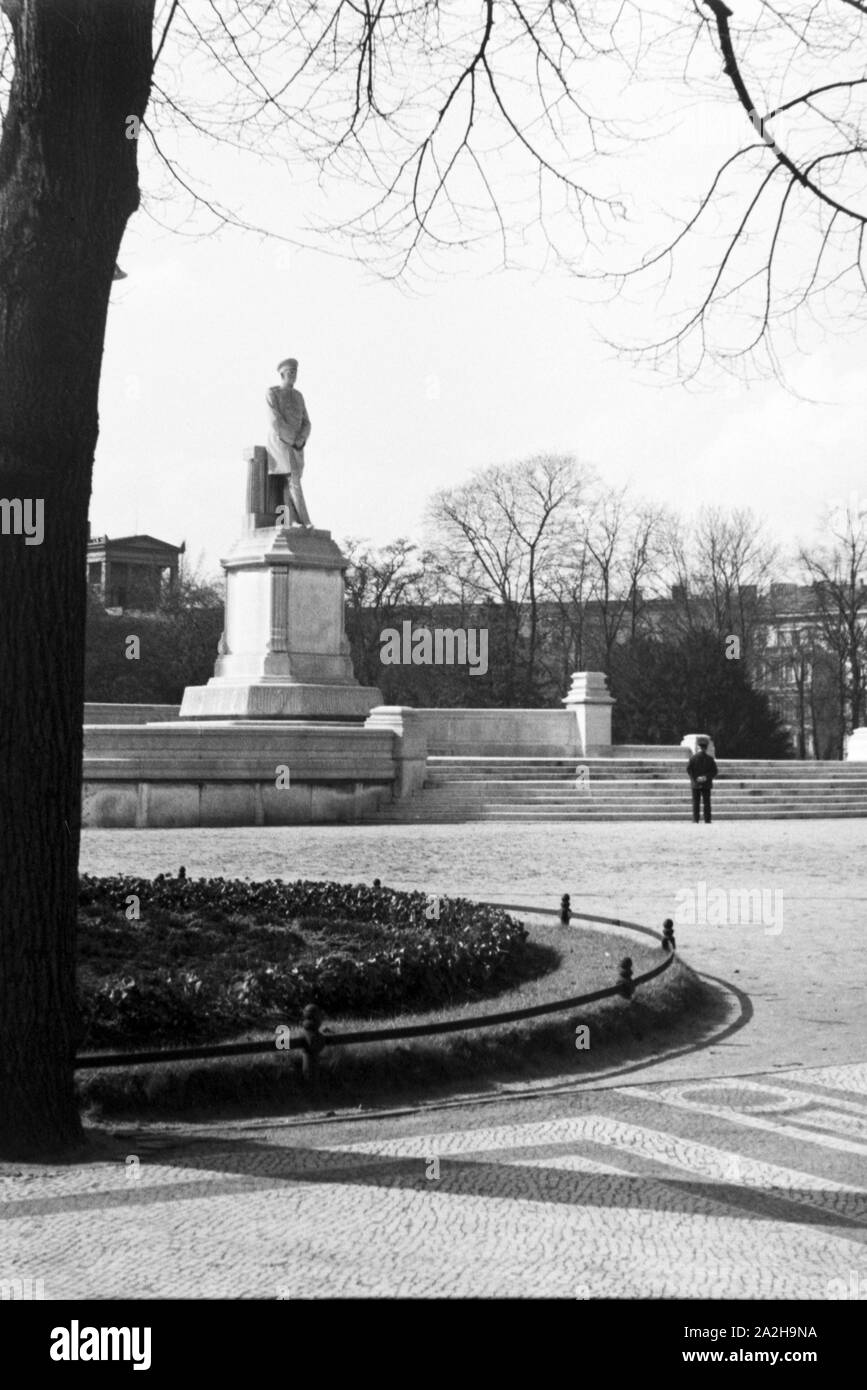 Unterwegs in der Reichshauptstadt Berlin, Deutschland 1930er Jahre. Au capitale de Berlin, Allemagne 1930. Banque D'Images