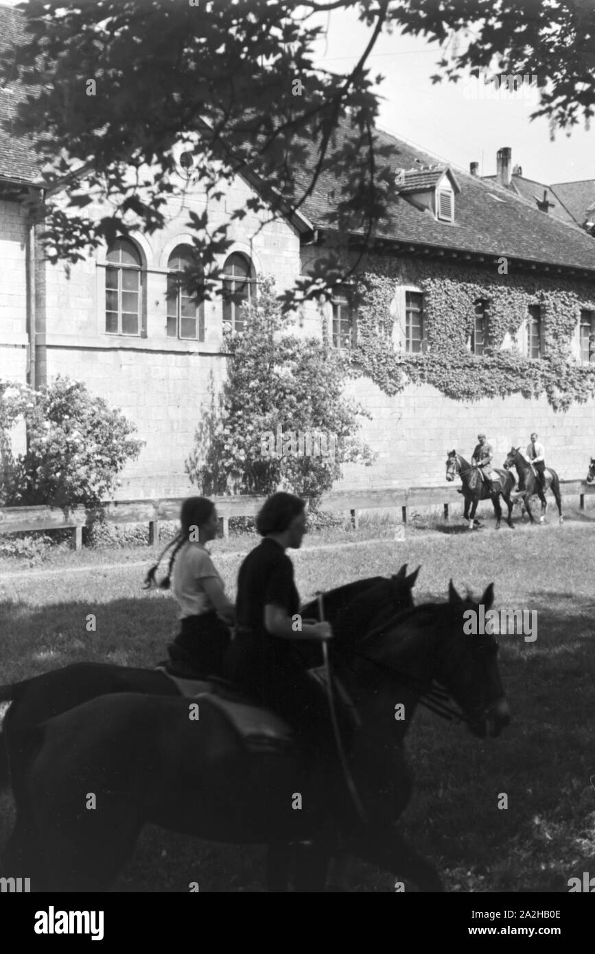 Reitunterricht à Tübingen, Deutsches Reich 1930er Jahre. Leçons d'équitation à Tübingen, Allemagne 1930. Banque D'Images