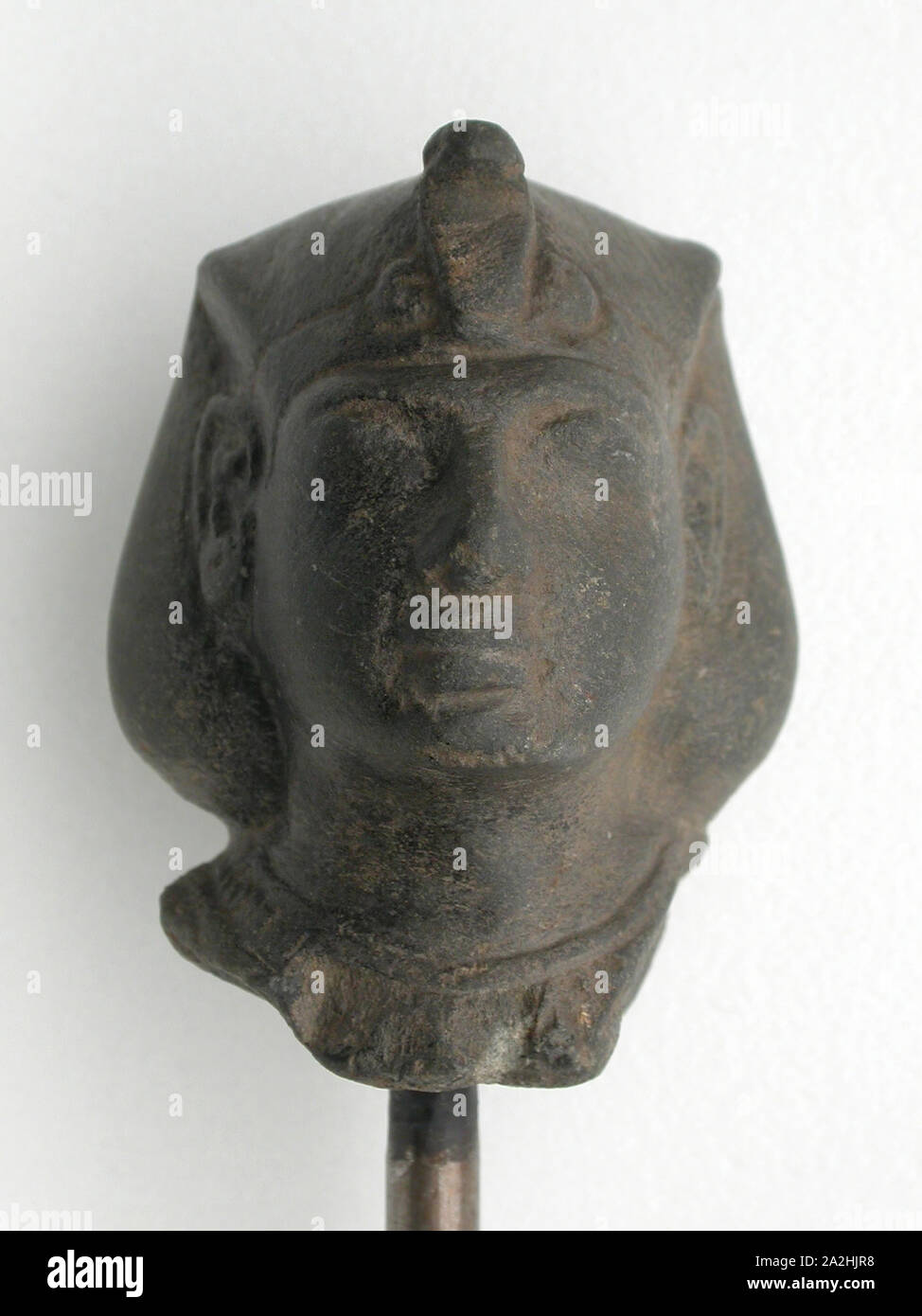 Statuette de la tête d'un roi, la fin de période, 26 dynastie (664-525 av. J.-C.), l'Égyptien, l'Egypte, le basalte noir, 4,5 × 4,5 × 4,5 cm (1 3/4 x 1 3/4 x 1 3/4 in Banque D'Images