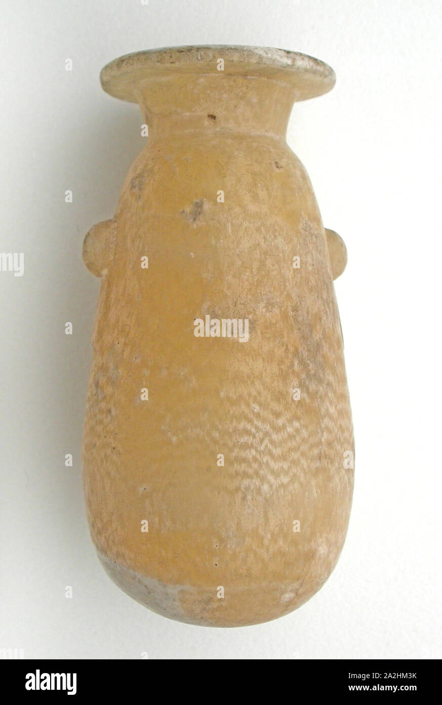 Alabastron (récipient pour l'huile parfumée), la fin de période, 26-31 dynasties ( ?) (664-332 av. J.-C.), l'Égyptien, l'Egypte, la calcite, H. 8 cm (3 1/8 in.), diam. 3.8 cm (1 1/2 po Banque D'Images