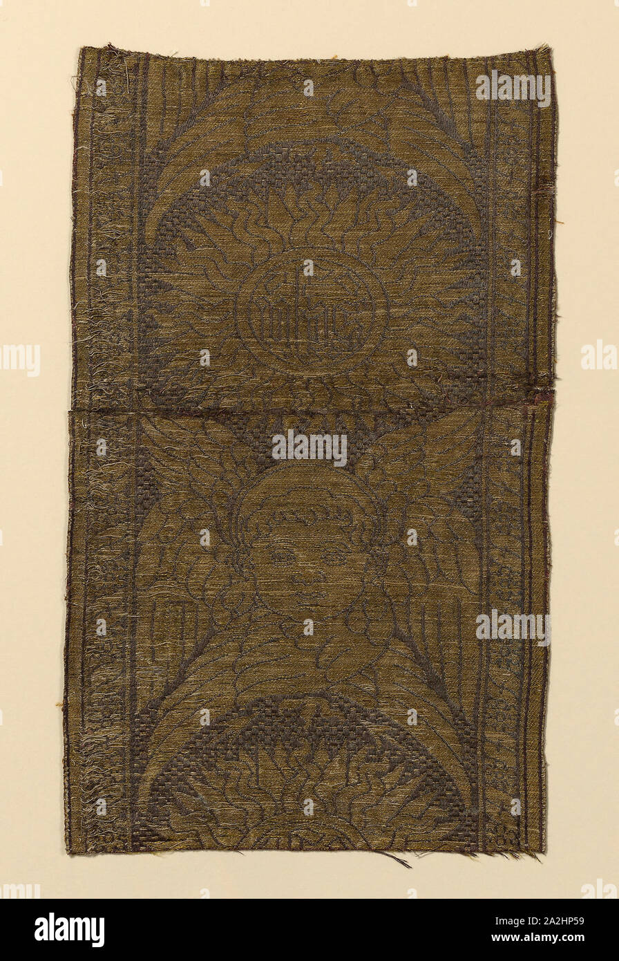 Un fragment de bande Orphrey, 15e/16 ème siècle, l'Italie, la soie, l'or bande dorée enroulée autour de la fibre de lin, composé de base intégré tissu de warp-float face sergé et armure satin avec des motifs supplémentaires de trames, 38 x 22,7 cm (15 x 9 in Banque D'Images