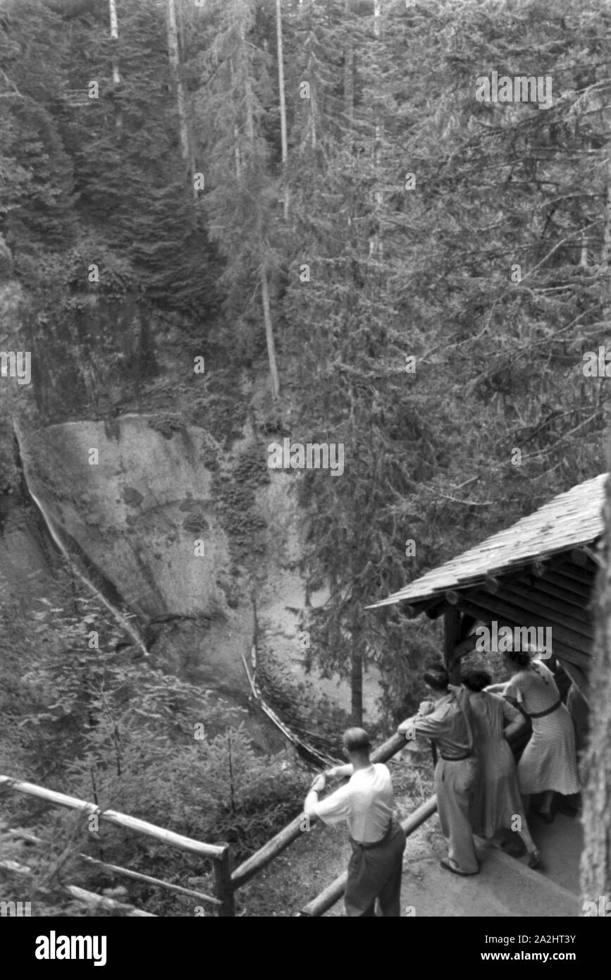 Urlaub im Schwarzwald, Deutsches Reich 1930er Jahre. Vacances dans la Forêt Noire, Allemagne 1930. Banque D'Images