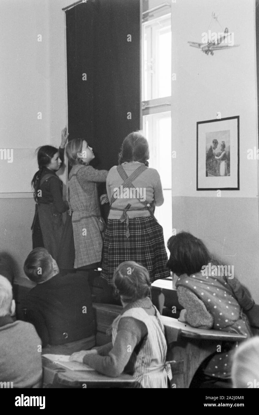Unterricht an der von Adolf Reichwein geleiteten dans Landschule Tiefensee, Deutschland 1930 er Jahre. Des cours à l'école rurale de Tiefensee dirigé par Adolf Reichwein, Allemagne 1930. Banque D'Images