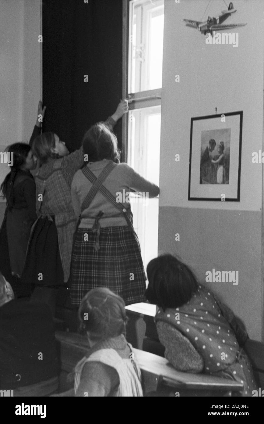 Unterricht an der von Adolf Reichwein geleiteten dans Landschule Tiefensee, Deutschland 1930 er Jahre. Des cours à l'école rurale de Tiefensee dirigé par Adolf Reichwein, Allemagne 1930. Banque D'Images