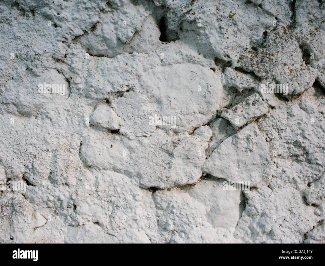 Vieux Mur de pierre peint en blanc Banque D'Images