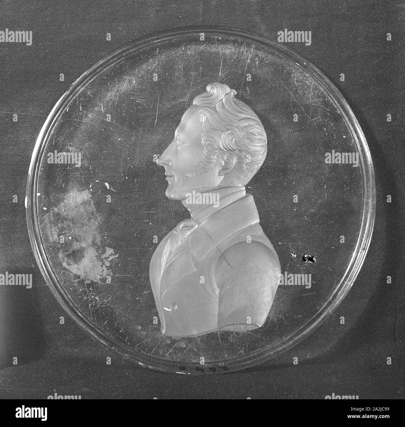 Médaillon, c. En 1830, Dominik Biemann, Bohemian, 1800-1857, Bohème, verre, diam. 9,7 cm (3 13/16 in Banque D'Images