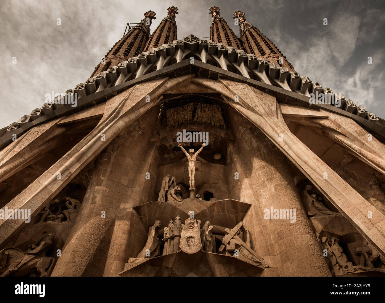 Façade de la Passion de La Sagrada Familia, la célèbre cathédrale de Barcelone conçu par Antonio Gaudi, avec cette façade dessinée par Joseph Subirachs Banque D'Images
