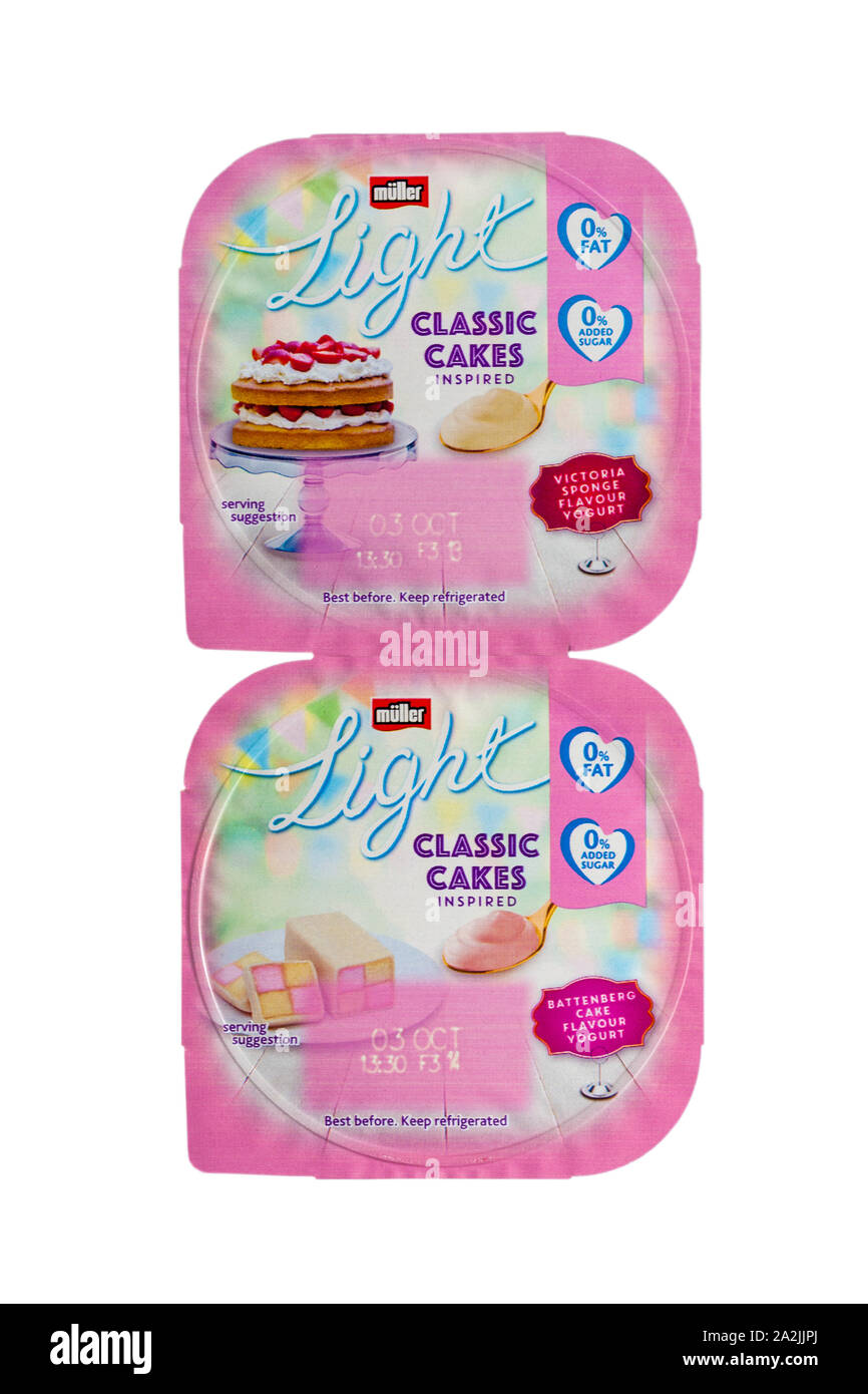 Muller Light Classic inspiré de yaourts, de gâteaux Battenberg Cake yaourt saveur & Victoria Sponge yaourt saveur isolé sur fond blanc - yaourts Banque D'Images