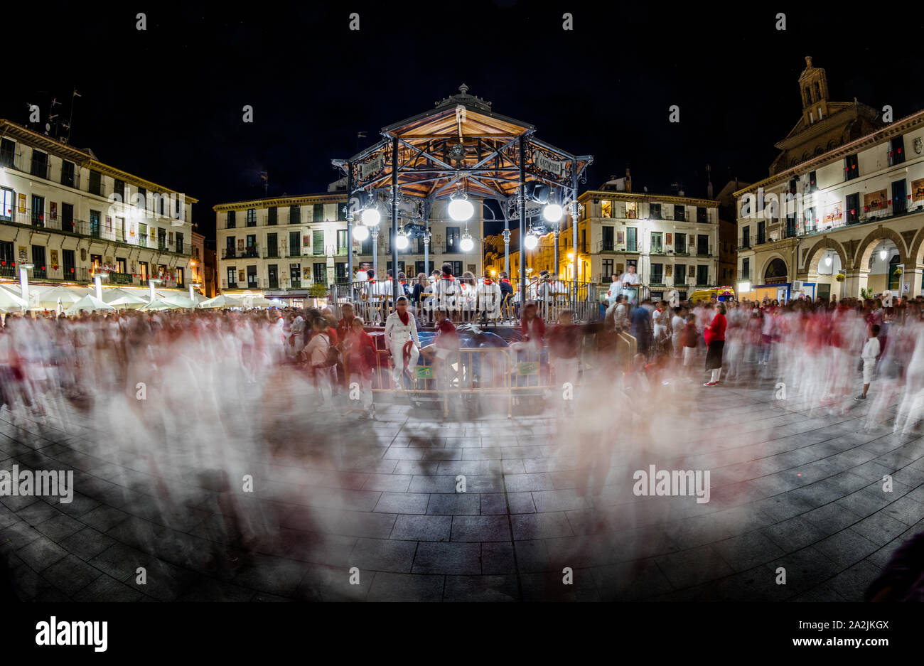 La Revoltosa cérémonie ou la danse dans la place centrale de Tudela, Espagne au cours de la fête de Santa Ana Banque D'Images